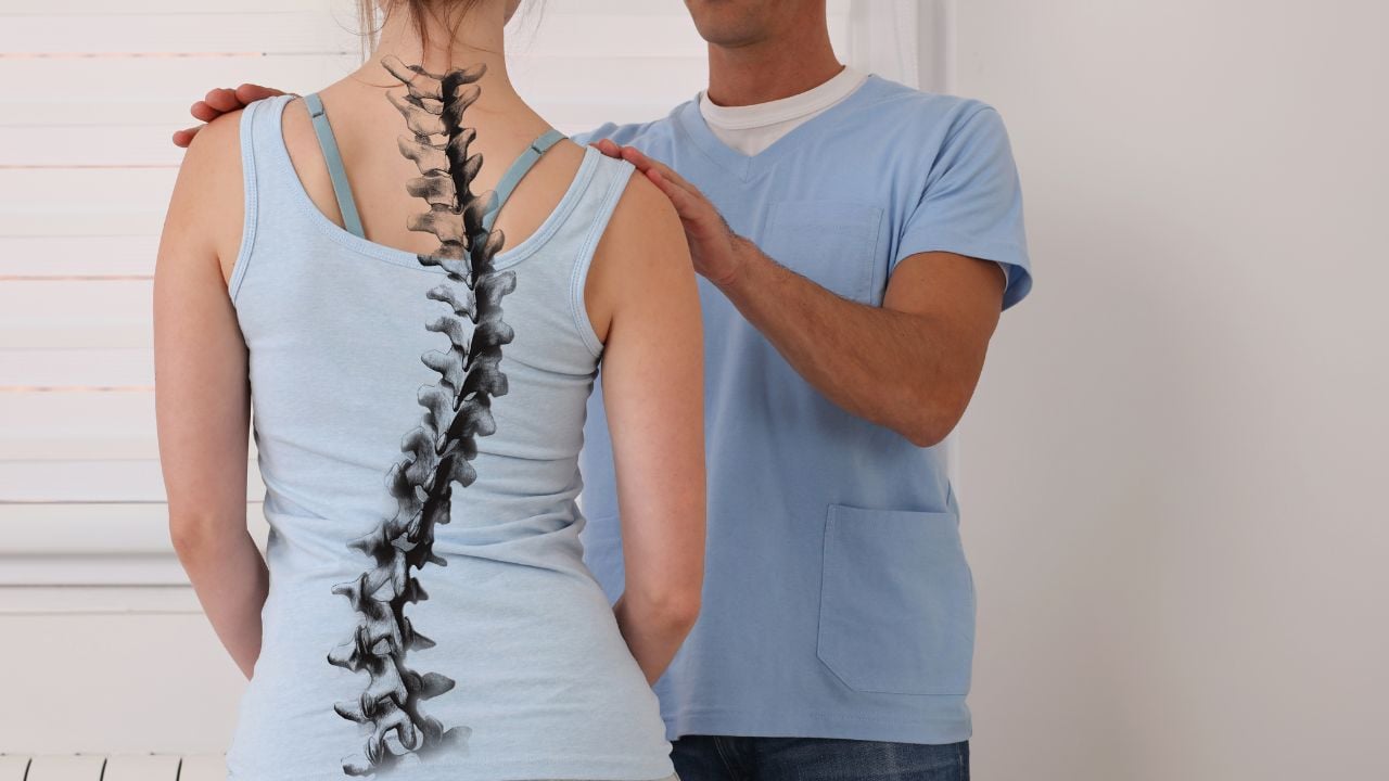 What Causes Scoliosis and What's The Best Way To Treat It